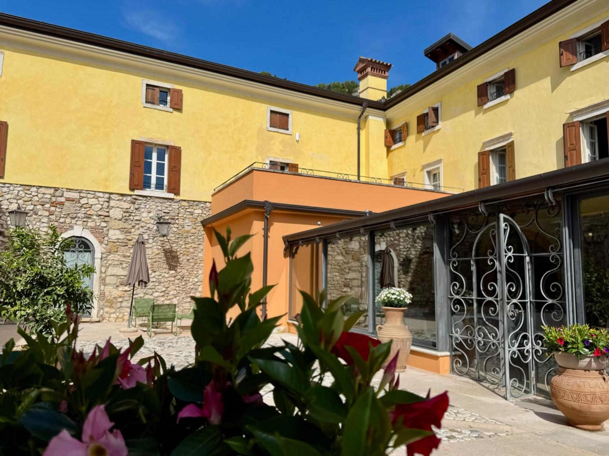 Corte Impero Hotel & Restaurant 아피 외부 사진