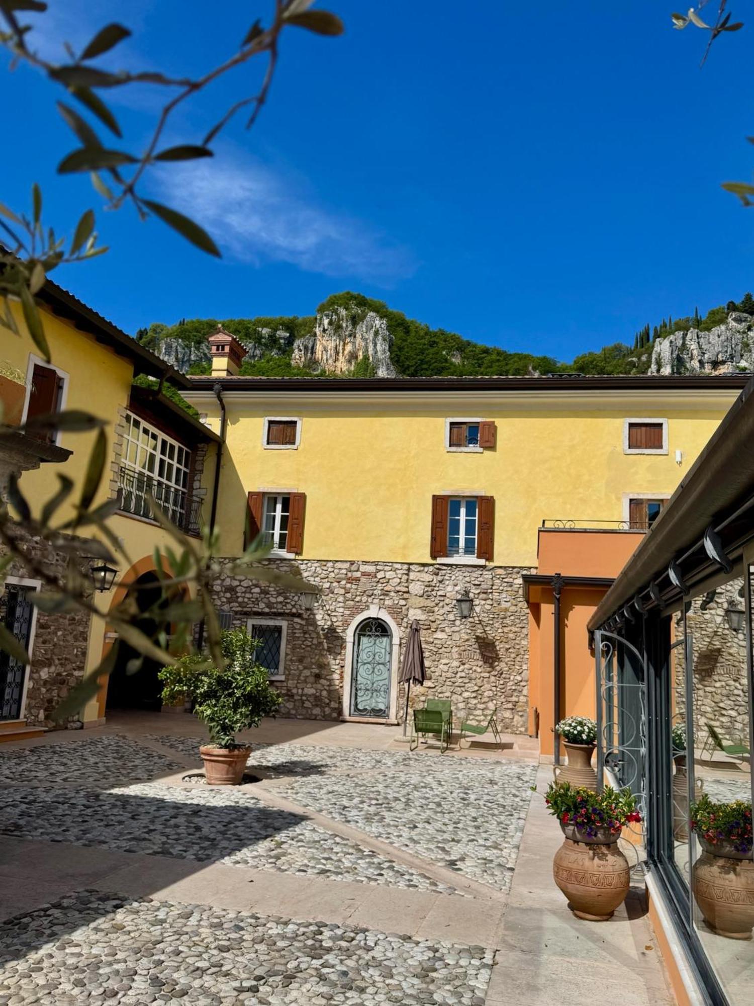 Corte Impero Hotel & Restaurant 아피 외부 사진