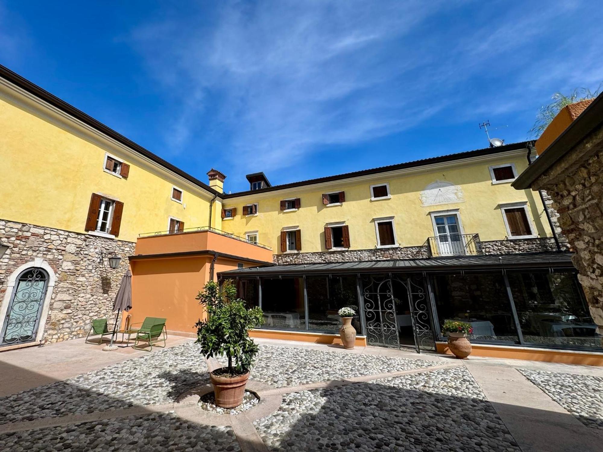 Corte Impero Hotel & Restaurant 아피 외부 사진