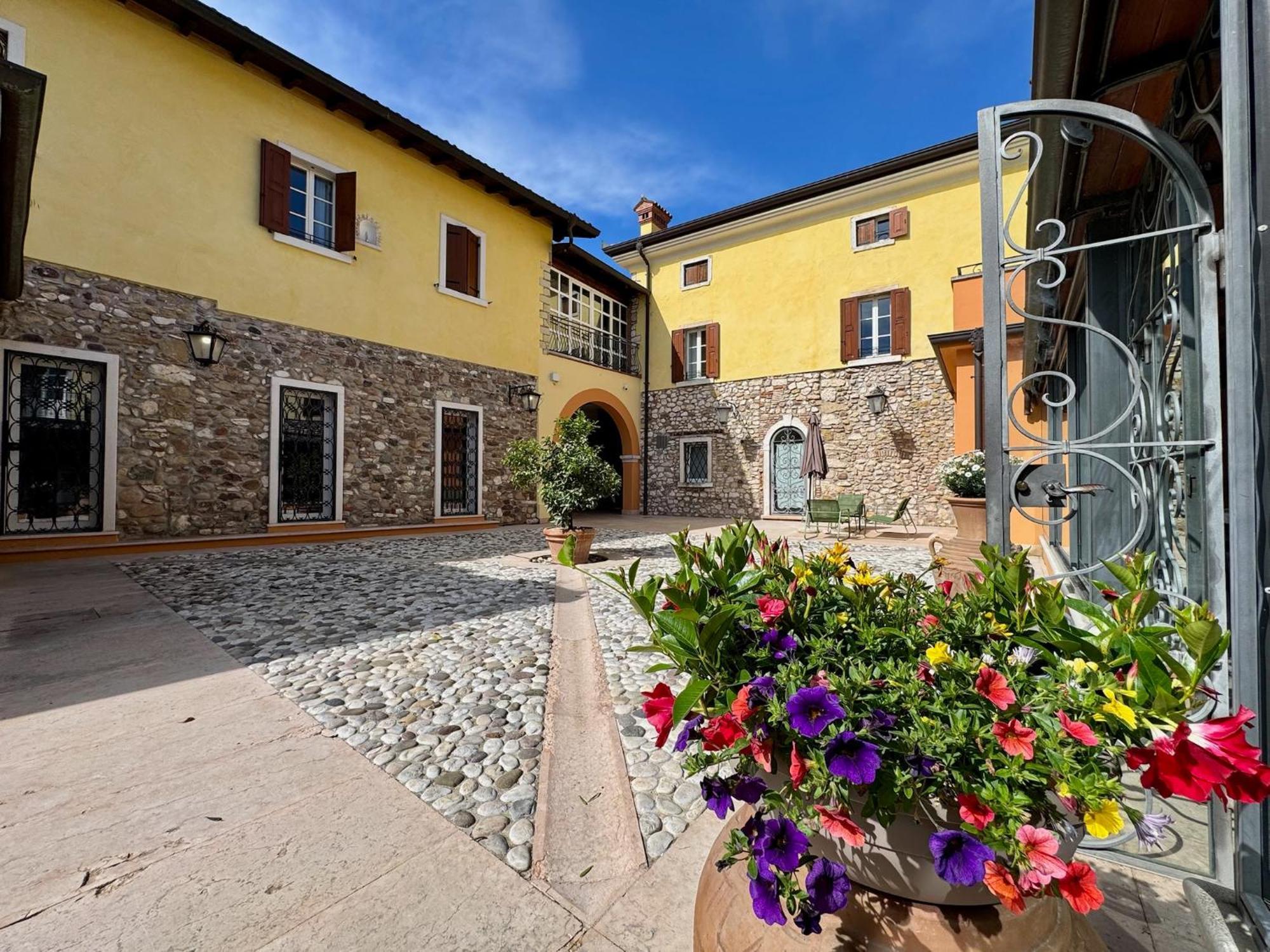 Corte Impero Hotel & Restaurant 아피 외부 사진